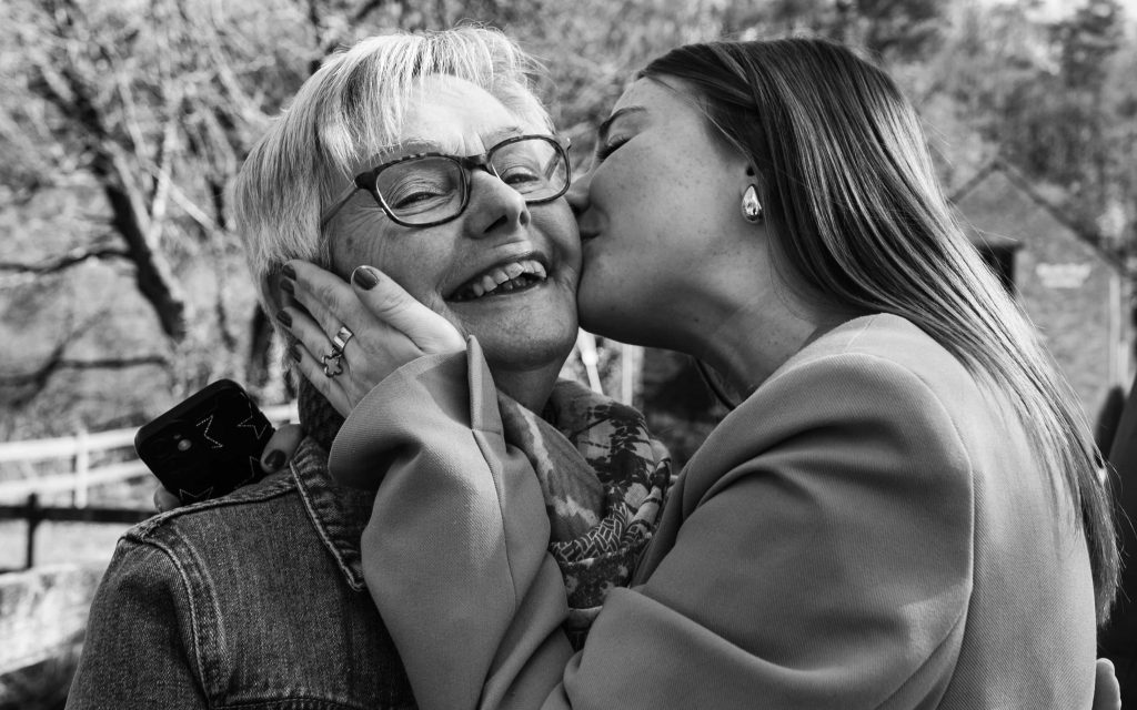 Grand-mère et petite-fille, reportage famille Morbihan