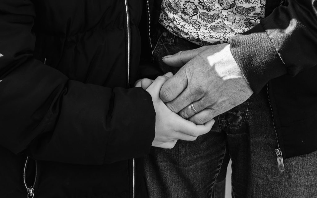 Mains de différentes générations, reportage famille Morbihan 